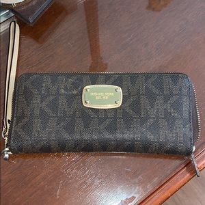 Michael Kors wristlet/wallet